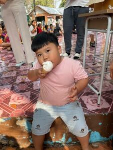 แจกของวันเด็ก